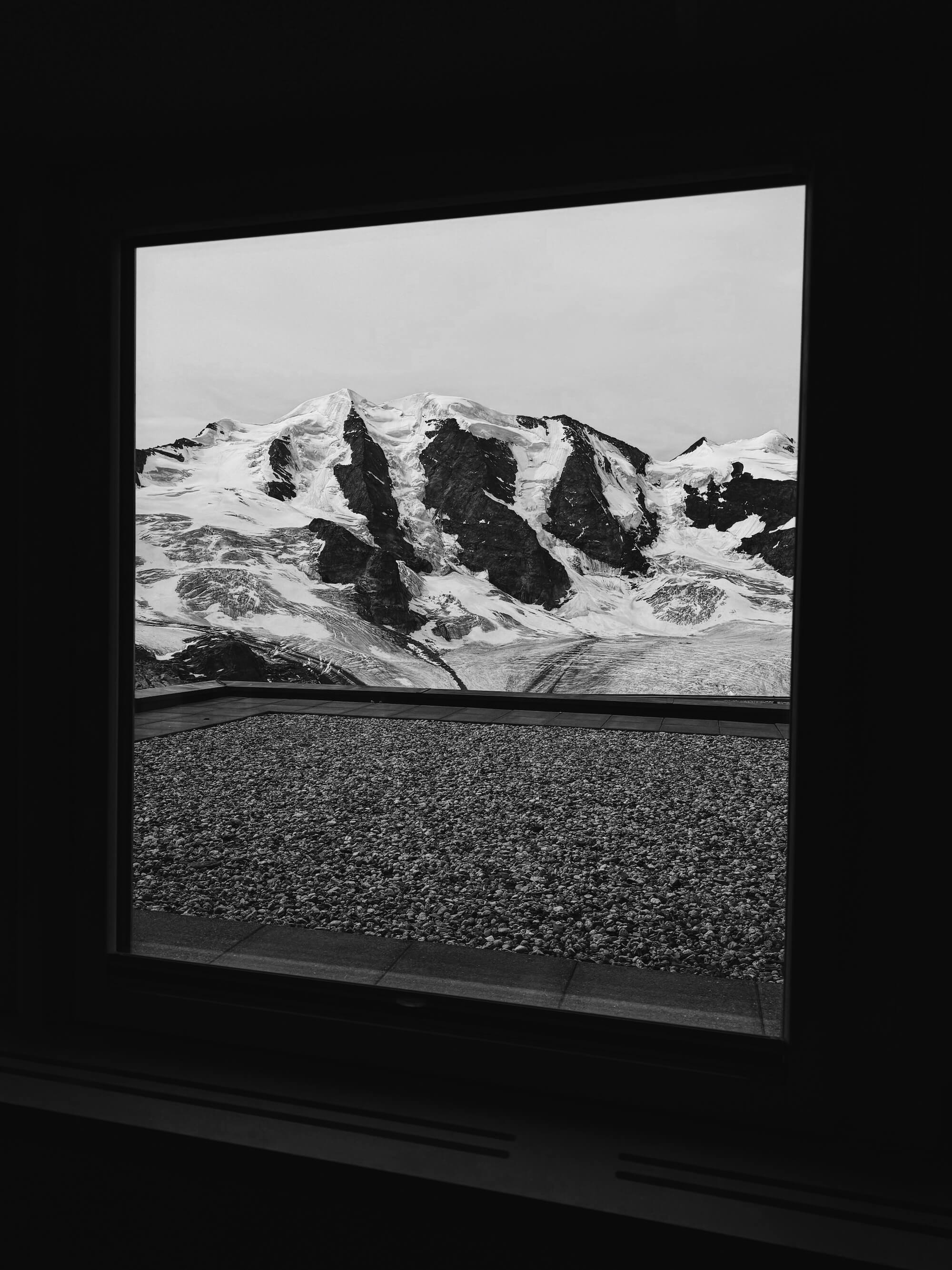 A black and white through the hublot
