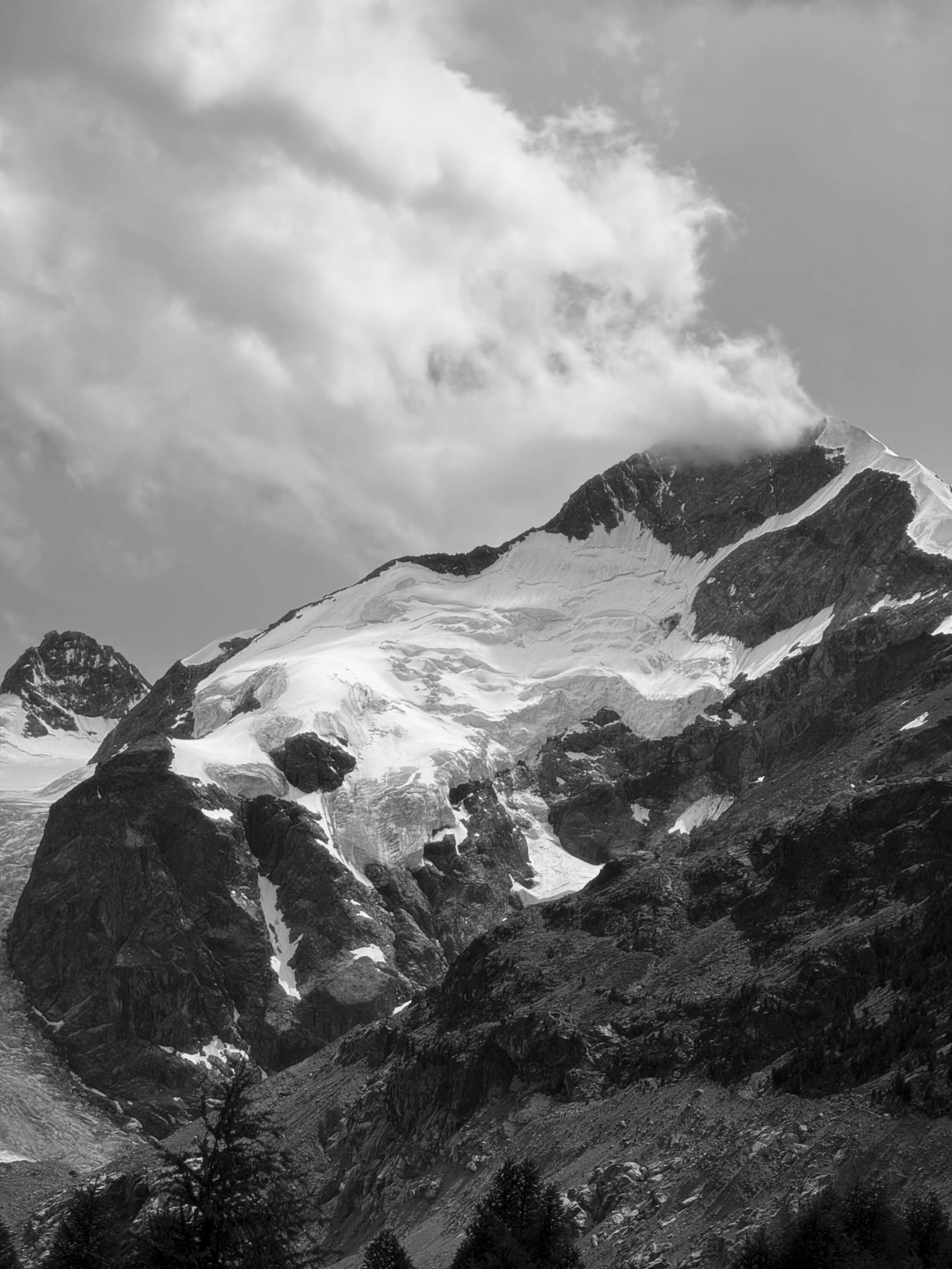 Morteratsch Glacier photographed using Leica LUX: F2 / ISO 50 / I-SUMMICRON 120MM